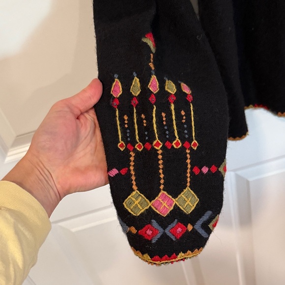 Vrikke Women's Wool Black Sweater with Colorful Embroidery - Picture 7 of 10